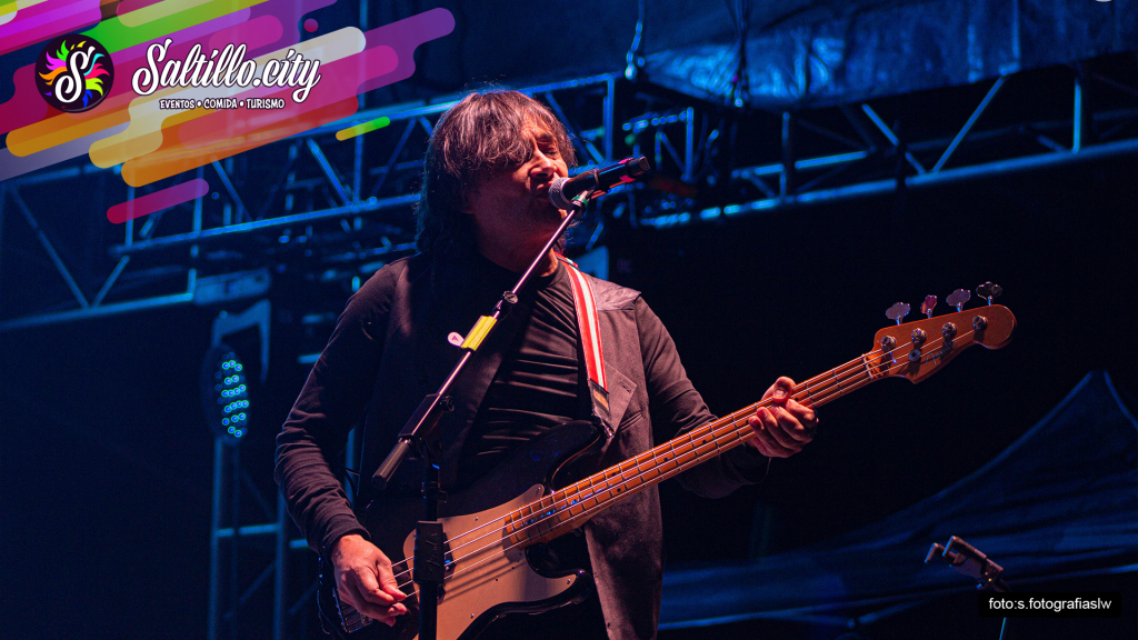 Bajista de La Gusana Ciega en el escenario de Saltillera Fest 2026 en Hacienda El Mimbre